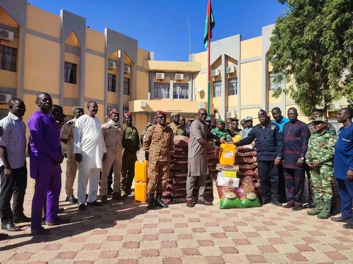 Un Cœur pour la Paix : Le chargé de mission à la présidence du Faso au compte de la région du Sahel manifeste sa solidarité à nos Forces de Défense